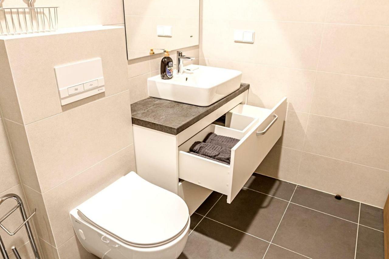 Modern 1Bd Apartment In Old Town By Hostlovers Kaunas Esterno foto